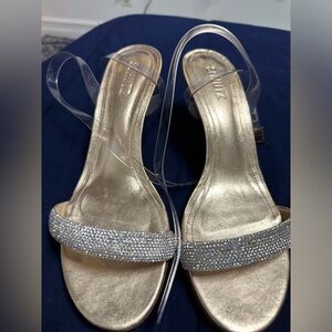 Beautiful Gold kitten heel